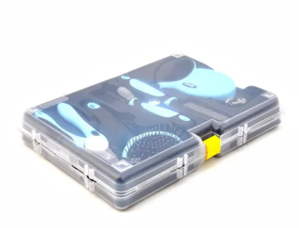 Le coffret fermé avec sa fermeture à clips
