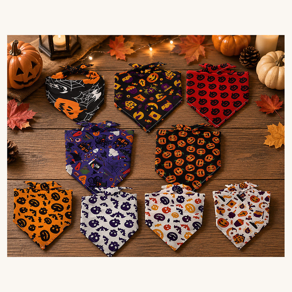 Plusieurs bandanas d'Halloween disposés à plat