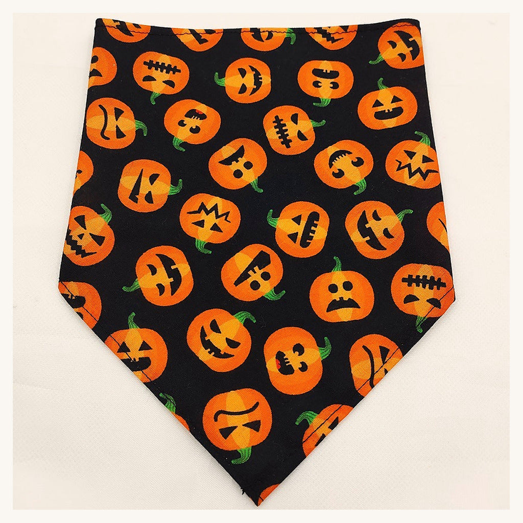 Bandana noir à citrouilles orange
