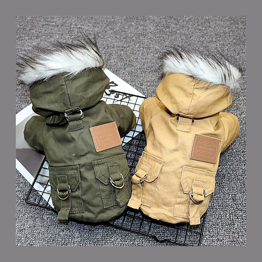 Le manteau en kaki et en beige côte à côte